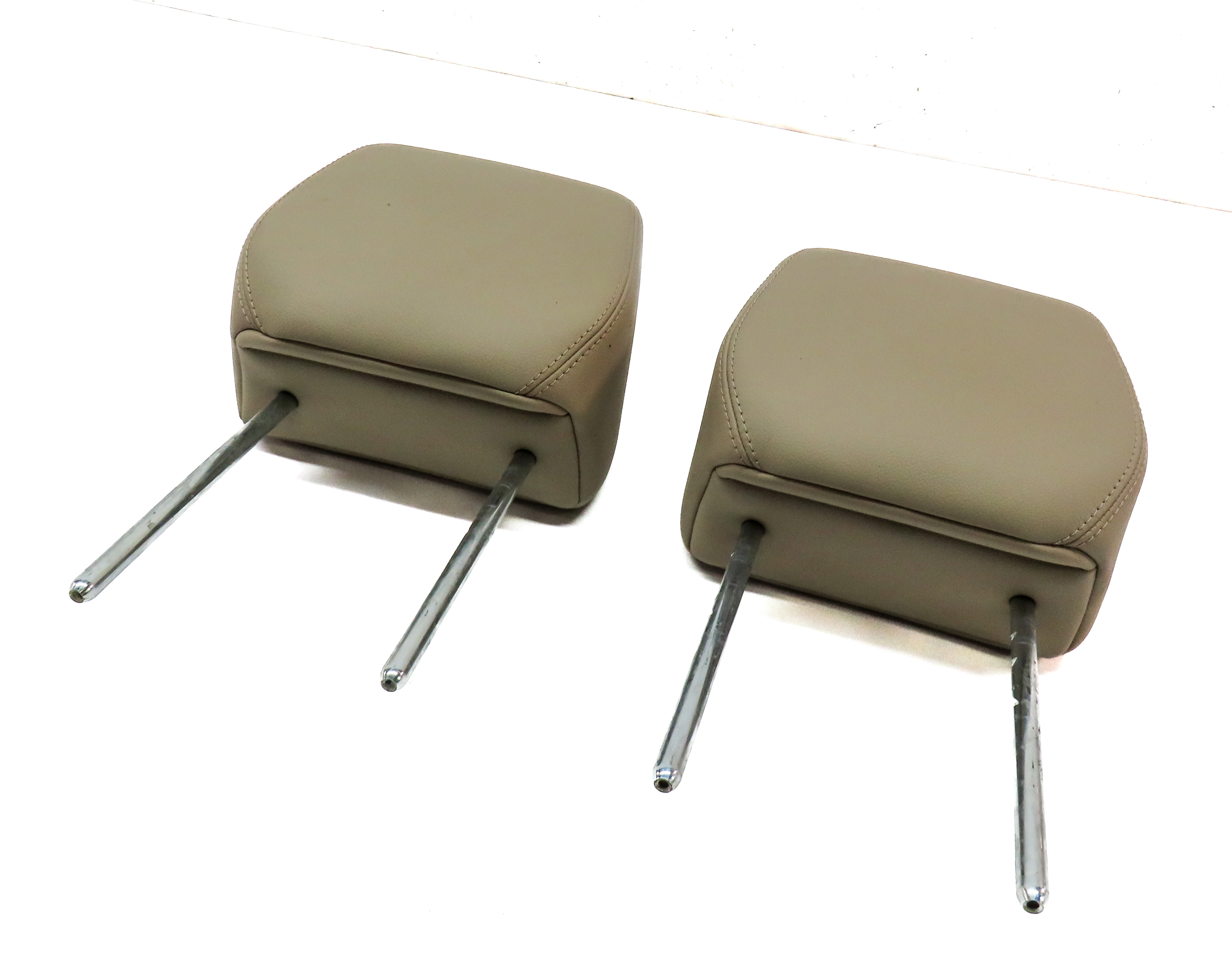 12-15 LAND RANGE ROVER EVOQUE L538 FRONT LEFT RIGHT SEAT HEADREST SET 2 (ALMOND) — exact item pictured
